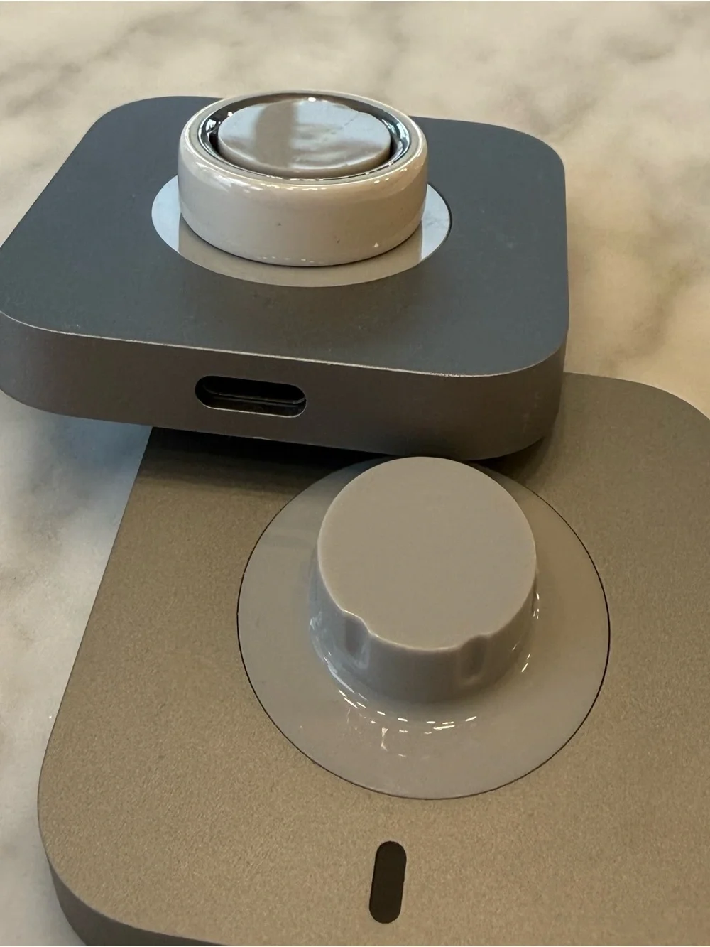 Oura ring gen 4 size 6 white ceramic with extra charging dock (like new)